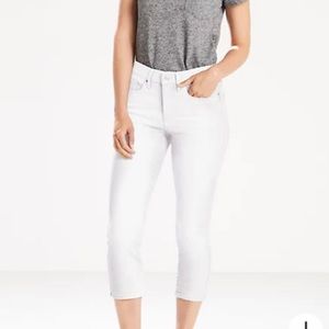 Levi white Capri